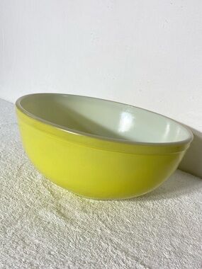 Vintage 1940’s PYREX 404 Primary Yellow Large Mixing Bowl Cottagecore Grannycore